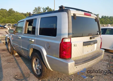 2010 Jeep Commander Sport z USA, uszkodzony, nr VIN 1J4RH4GK9AC131503